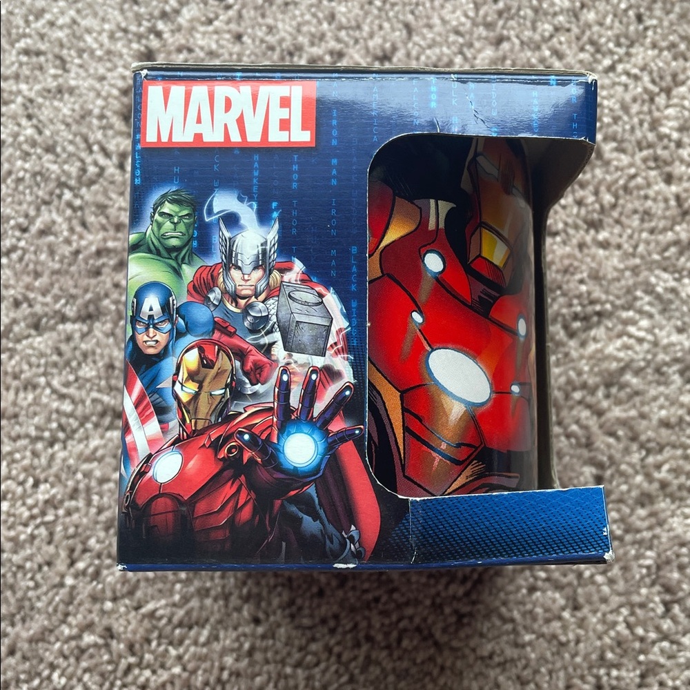 Marvel Iron Man Red and Gold Action Figure - Picture 5 of 8